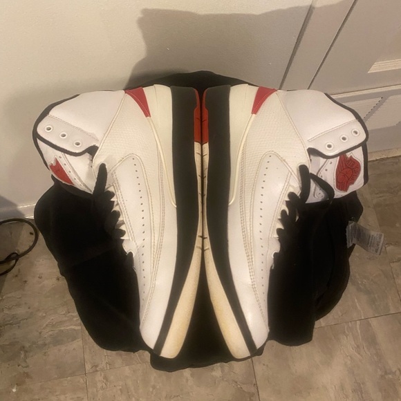 Air Jordan 2 Retro Chicago fits ladies size 9.5 - Picture 1 of 8